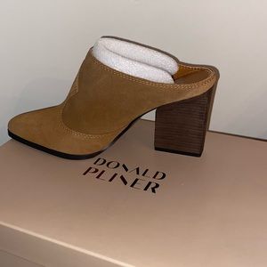 Donald Pliner Suede Heeled Mule - Vama